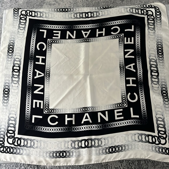 CHANEL Silk Monochrome Logo CC Chain Print Scarf - Picture 3 of 9